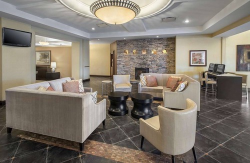 Moon Township Hotel | DoubleTree by Hilton Pittsburgh Airport
