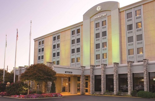Moon Township Hotel | DoubleTree by Hilton Pittsburgh Airport