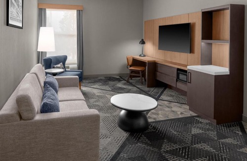 Fairborn Hotel | DoubleTree by Hilton Dayton Fairborn