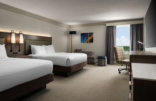 Moon Township Hotel | DoubleTree by Hilton Pittsburgh Airport