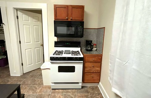 Windsor Park Apartment | Downtown 1BR Stay | Walk to Cafes & Parks