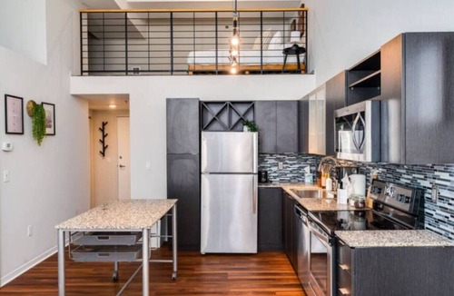 Downtown Cincinnati Apartment | Downtown 2-Bedroom in City Club Near Carew Tower