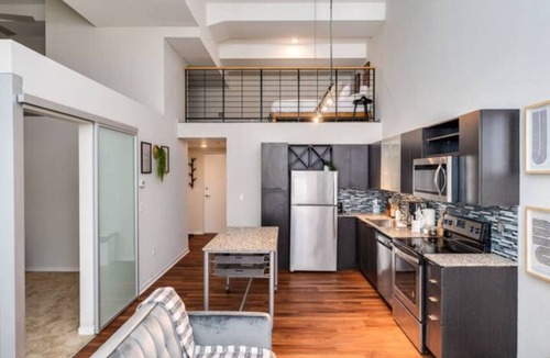 Downtown Cincinnati Apartment | Downtown 2-Bedroom in City Club Near Carew Tower