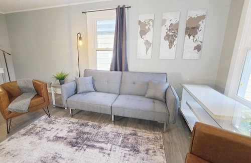 Fort Wayne Apartment | Downtown-Adjacent 2BR Apartment | Pet Friendly Stay