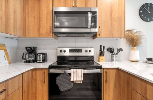 Connaught Apartment | Downtown Calgary Gem W/Tower Views!