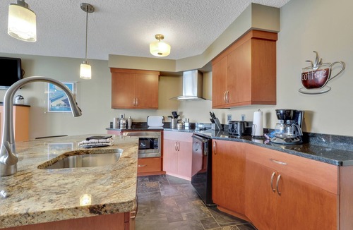 Charlevoix Condo | Downtown Charlevoix | Pool, Hot Tub, Sauna | Sleeps 4
