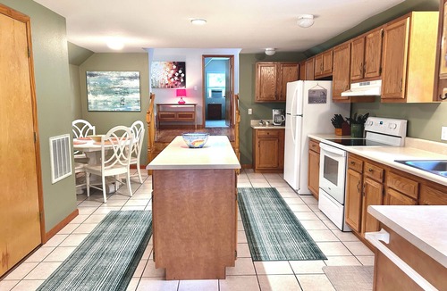 Charlevoix House | Downtown Charlevoix! July 12,13,17,26-28 OPEN! 2 blocks to the lake!