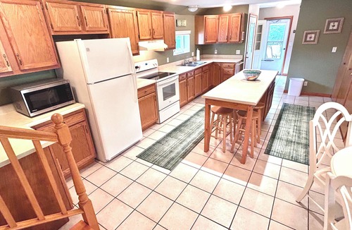 Charlevoix House | Downtown Charlevoix! July 12,13,17,26-28 OPEN! 2 blocks to the lake!
