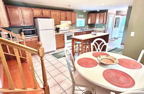 Charlevoix House | Downtown Charlevoix! July 12,13,17,26-28 OPEN! 2 blocks to the lake!