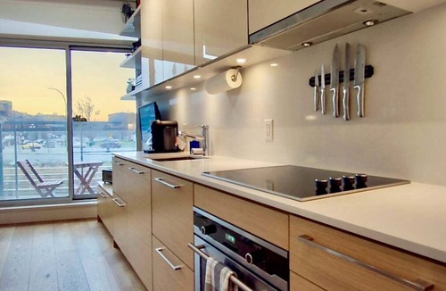 Inner Harbour Condo | Downtown Charming Studio, Steps from Everything!