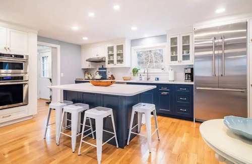 Chatham House | Downtown Chatham Gem – Walk to Beach, Shops, C.B.I, & Dining Family-Friendly!