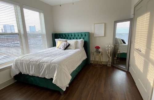 Lafayette Park House | Downtown Detroit Luxury Queen bed Studio w/ beautiful view