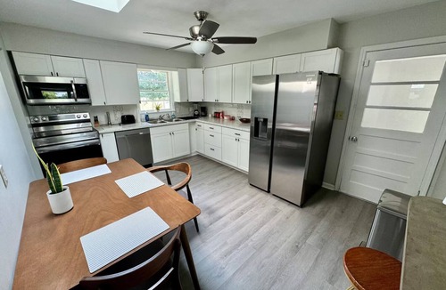 Elizabethtown House | Downtown Elizabethtown Mid-Century Charm Home