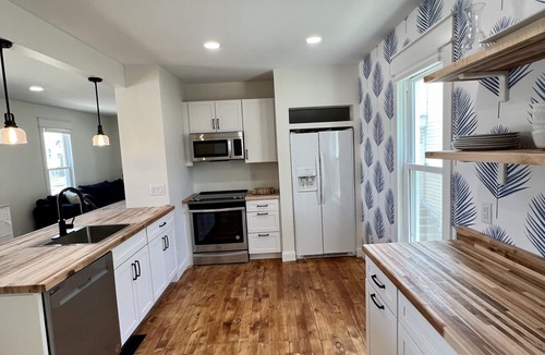 Grand Haven Cottage | Downtown Grand Haven stylish retreat