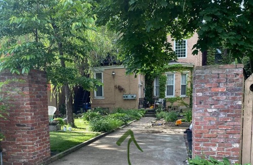 Manchester Apartment | Downtown Historic District Charm 2 Bdrm Home