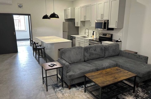 Enid Apartment | Downtown Historic Loft 207