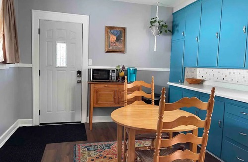 Sandusky Apartment | Downtown*Lake*Cedar Pt*Kalahari*Sports Force*2Kitchens*2Porches*Grill*Fire Pit