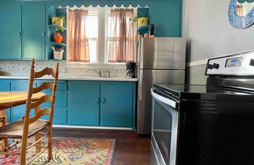 Sandusky Apartment | Downtown*Lake*Cedar Pt*Kalahari*Sports Force*2Kitchens*2Porches*Grill*Fire Pit