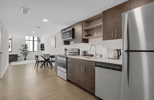 Downtown Cleveland Apartment | Downtown Loft Near Stadiums w/Gym. Pet-Friendly!