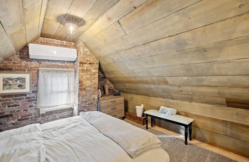 Downtown Condo | Downtown Loft w/Private Entry & Updates