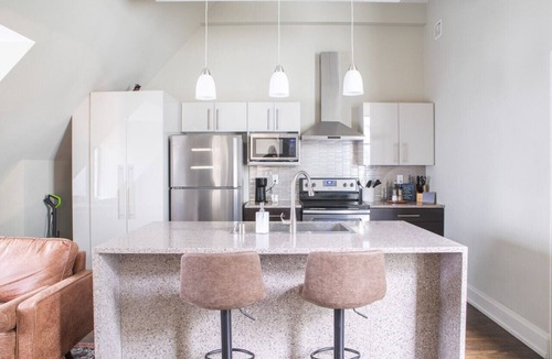 East Town Apartment | Downtown Luxury 1BR Loft