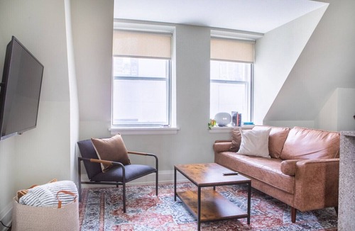 East Town Apartment | Downtown Luxury 1BR Loft