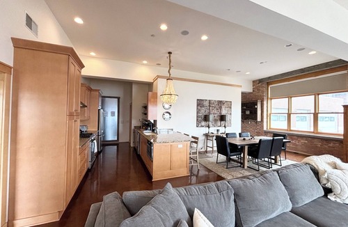 Marquette Condo | Downtown Luxury Condo w/Lower Harbor Views - 2200 SF sleeps 8 comfortably