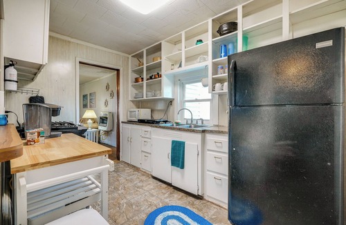 Russells Point Cottage | Downtown Russells Point Cottage Near Indian Lake!