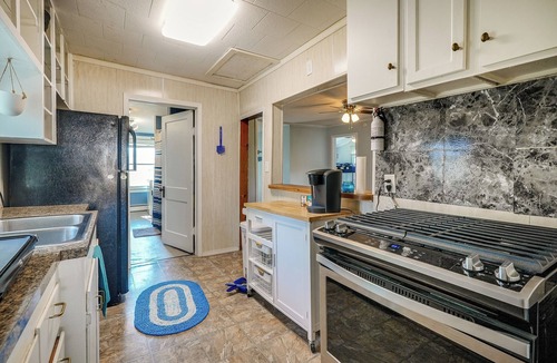 Russells Point Cottage | Downtown Russells Point Cottage Near Indian Lake!