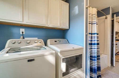 Russells Point Cottage | Downtown Russells Point Cottage Near Indian Lake!