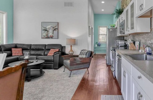 Kelleys Island House | Downtown Unique House w/2 Apartments-5bdrms/4bths