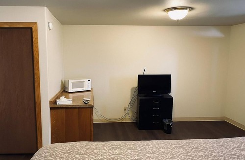 Wolf Point Hotel | Downtown Wolf Point Stay + Free Parking | Cattlemen's Cut (Casino) - 6.4 miles