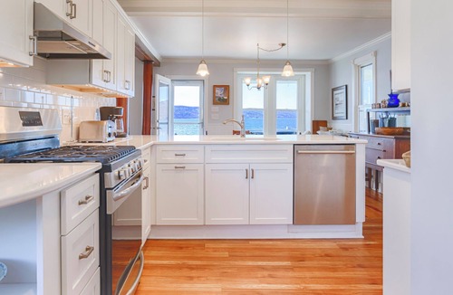 Hammondsport Cottage | Dozens of Cousins Compound: Keuka Lake Family Reunions!