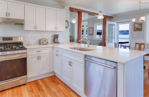 Hammondsport Cottage | Dozens of Cousins Compound: Keuka Lake Family Reunions!