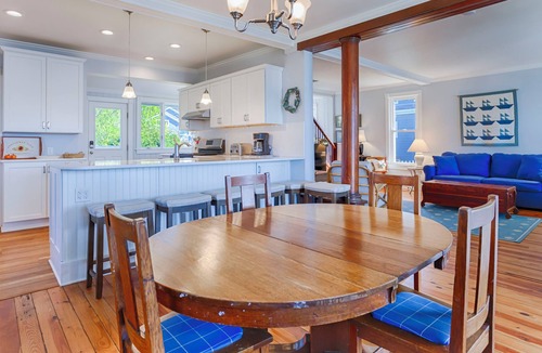 Hammondsport Cottage | Dozens of Cousins Compound: Keuka Lake Family Reunions!