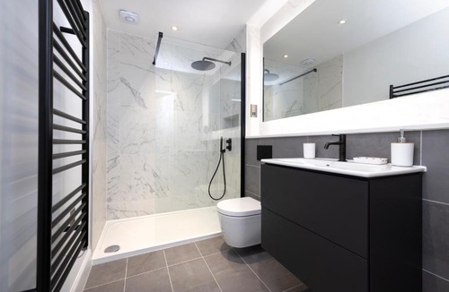 West End Apartment | Dragon Suites Luxury Serviced Apartments at Alva Street