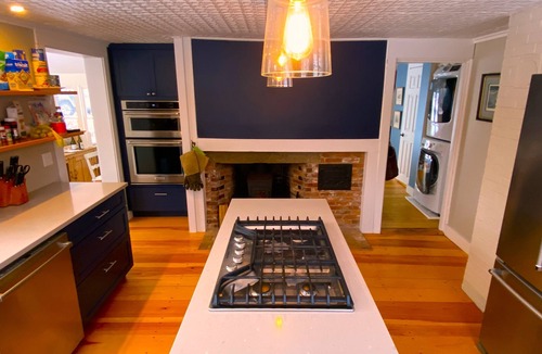 North Brooklin Cottage | Dragonfly Cottage: An airy 2-bedroom cottage in delightful Brooklin with WiFi