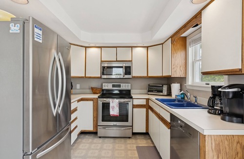 Wells House | Drakes Island! Ocean Views!- Across from Drake's Island Beach!