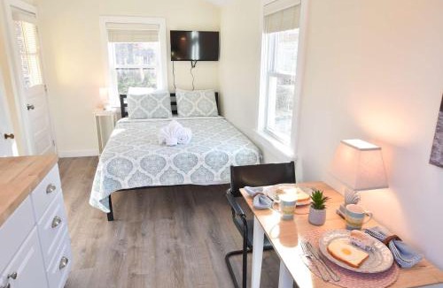North Eastham House | Dreamy Cottage for Two Close to Beaches