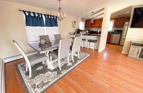 Old Orchard Beach Condo | DriftwoodHouse @ Ocean Landing Condominiums 1 minute walk to the beach Sleeps 8