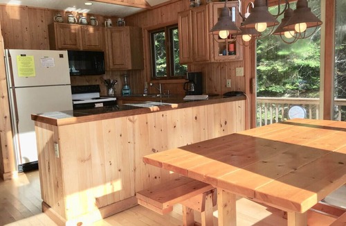 Drummond Island Cottage | Drummond Island Hotel & Vacation Homes - Cream City Cottage