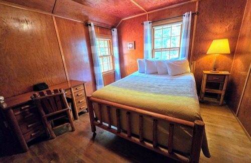 Drummond Cabin | Drummond Island Hotel & Vacation Homes - Lakeside Lodge
