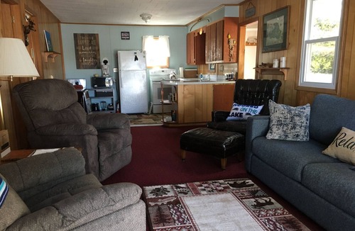 Drummond Cottage | Drummond Island Hotel & Vacation Homes - Paradise Rock