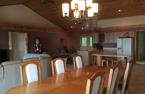 Drummond House | Drummond Island Hotel & Vacation Homes - Rocky Knoll Lodge