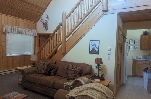 Drummond Cabin | Drummond Island Hotel & Vacation Homes - Pond Cabin 8