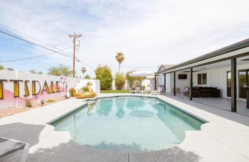 Papago Parkway House | Dry Martini