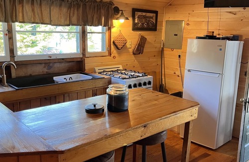 Rangeley Plantation Cabin | DuLac middle cabin on Lakefront