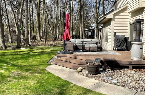Oshkosh House | EAA-2 miles from grounds. Spacious 4-bedroom house in pleasant Oshkosh