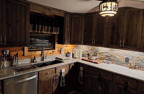 Richford House | EAA Cabin Rental