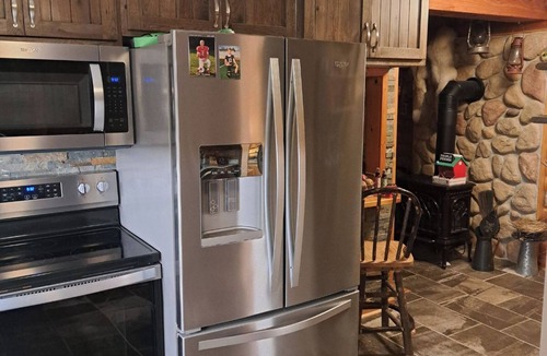 Richford House | EAA Cabin Rental